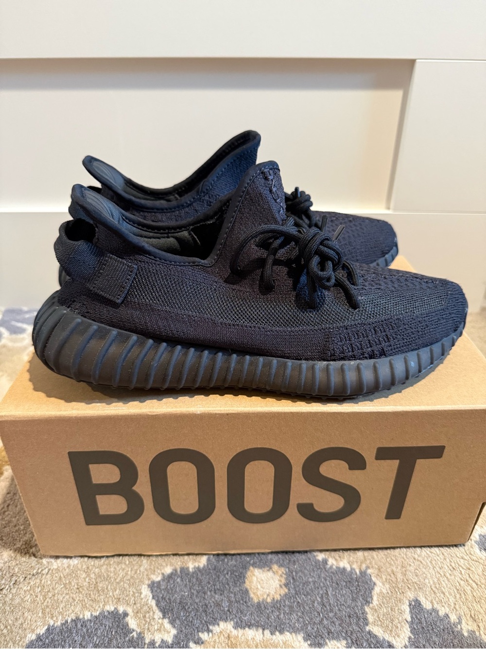 YEEZY BOOST 350 V2
SIZE 8.5
ONY/ONYX/ONYA